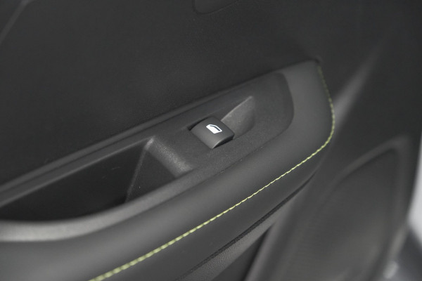 Peugeot 208 Hybrid 136 e-DCS6 GT | Camera | Apple Carplay & Android Auto | Parkeersensoren