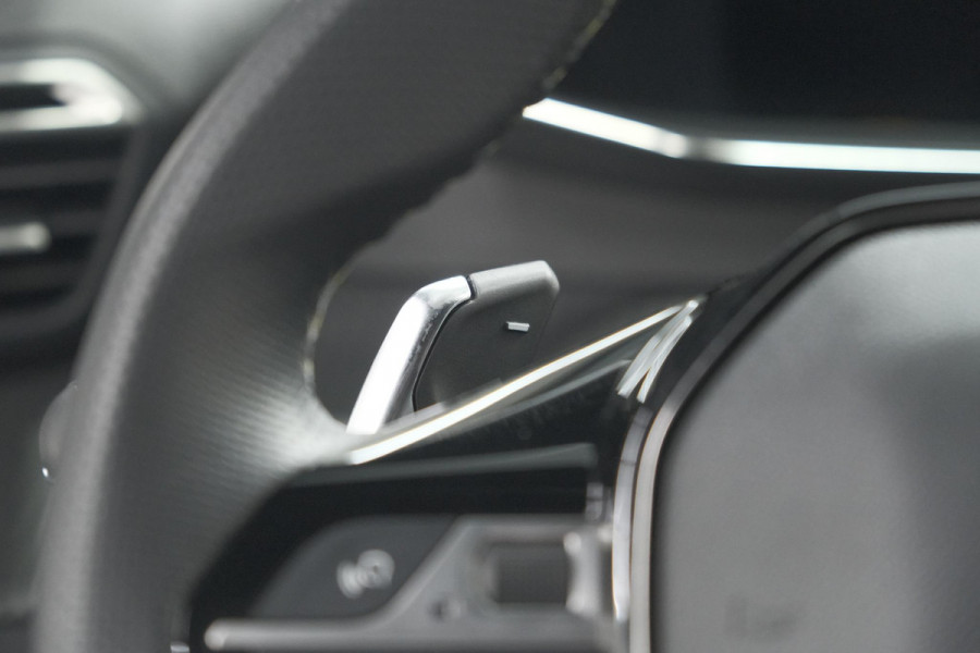 Peugeot 208 Hybrid 136 e-DCS6 GT | Camera | Apple Carplay & Android Auto | Parkeersensoren