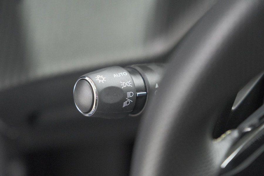 Peugeot 208 Hybrid 136 e-DCS6 GT | Camera | Apple Carplay & Android Auto | Parkeersensoren