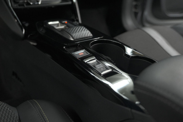 Peugeot 208 Hybrid 136 e-DCS6 GT | Camera | Apple Carplay & Android Auto | Parkeersensoren