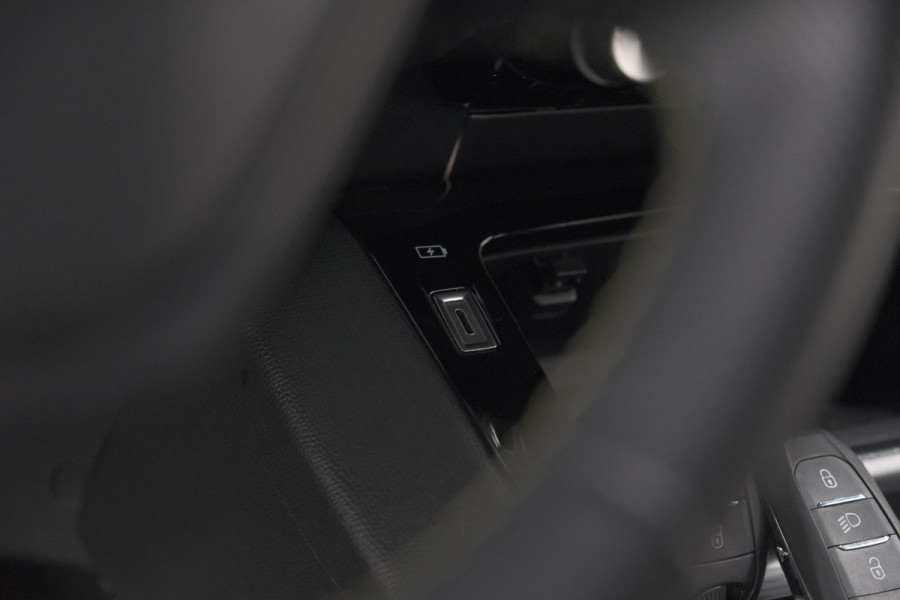 Peugeot 208 Hybrid 136 e-DCS6 GT | Camera | Apple Carplay & Android Auto | Parkeersensoren