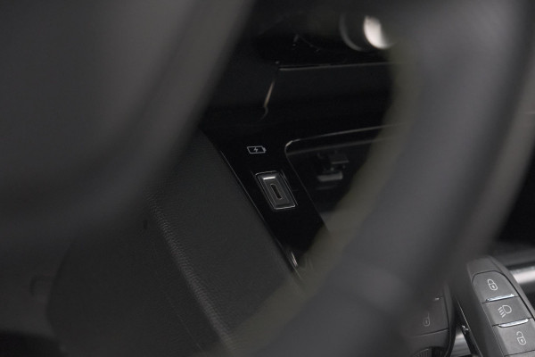 Peugeot 208 Hybrid 136 e-DCS6 GT | Camera | Apple Carplay & Android Auto | Parkeersensoren