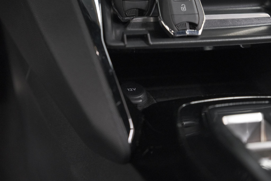 Peugeot 208 Hybrid 136 e-DCS6 GT | Camera | Apple Carplay & Android Auto | Parkeersensoren
