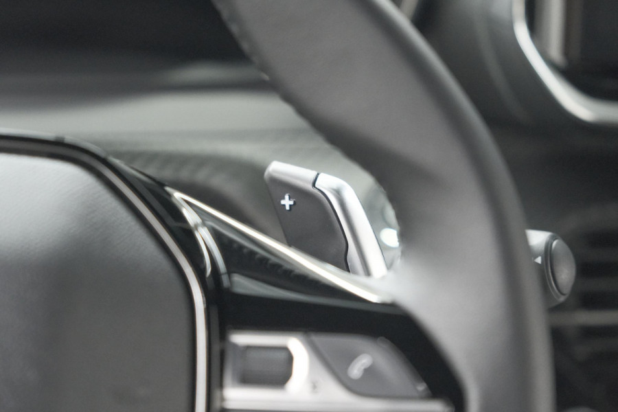 Peugeot 2008 Hybrid 136 e-DCS6 Allure | 360 Camera | Adaptieve Cruise Control | Dodehoekdetectie | Apple Carplay