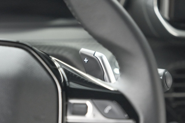 Peugeot 2008 Hybrid 136 e-DCS6 Allure | 360 Camera | Adaptieve Cruise Control | Dodehoekdetectie | Apple Carplay