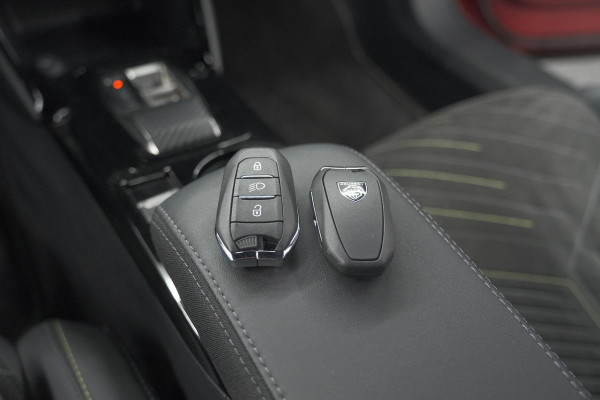 Peugeot 2008 PureTech 130 EAT8 GT | 360 Camera | Stoelmassage | Adaptieve Cruise Control | Dodehoekdetectie