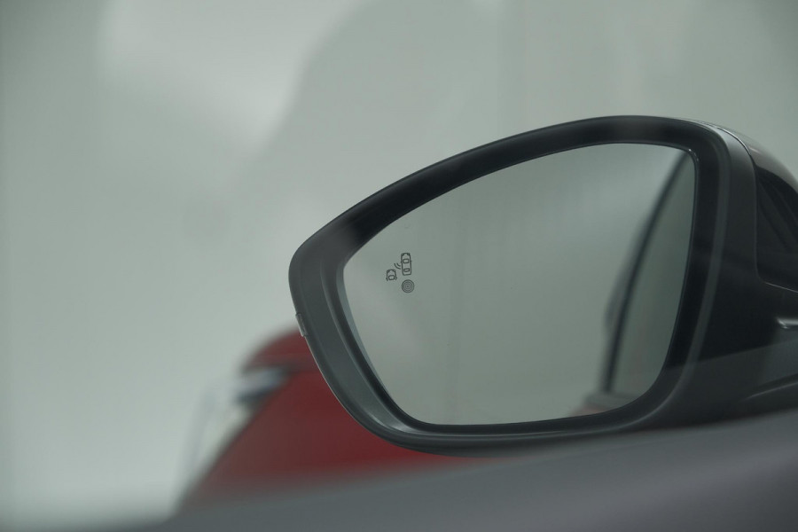 Peugeot 2008 PureTech 130 EAT8 GT | 360 Camera | Stoelmassage | Adaptieve Cruise Control | Dodehoekdetectie