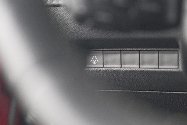 Peugeot 2008 PureTech 130 EAT8 GT | 360 Camera | Stoelmassage | Adaptieve Cruise Control | Dodehoekdetectie