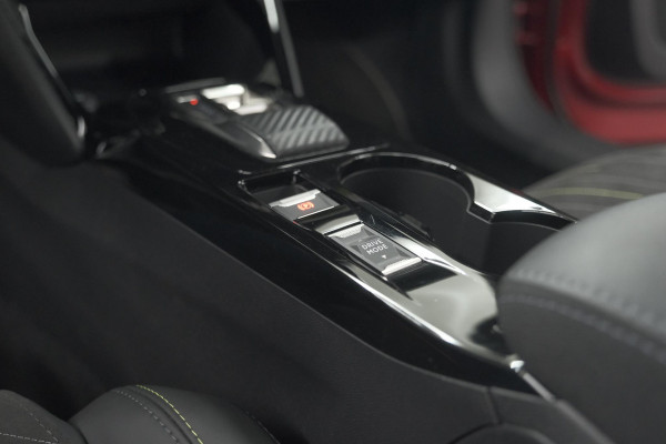 Peugeot 2008 PureTech 130 EAT8 GT | 360 Camera | Stoelmassage | Adaptieve Cruise Control | Dodehoekdetectie