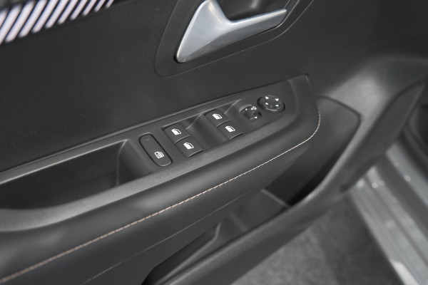 Peugeot 208 Hybrid 110 e-DCS6 Allure | Stoelverwarming | Apple Carplay | Parkeersensoren