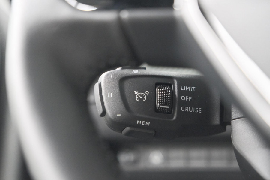 Peugeot 2008 Hybrid 145 e-DCS6 Allure | 360 Camera | Adaptieve Cruise Control | Dodehoekdetectie | Navigatie