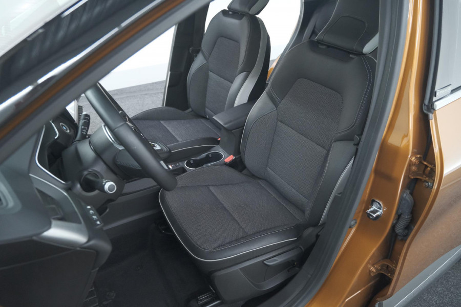 Renault Captur 1.6 E-Tech Plug-in Hybrid 160 Intens | Allseason Banden | Apple Carplay | Parkeersensoren