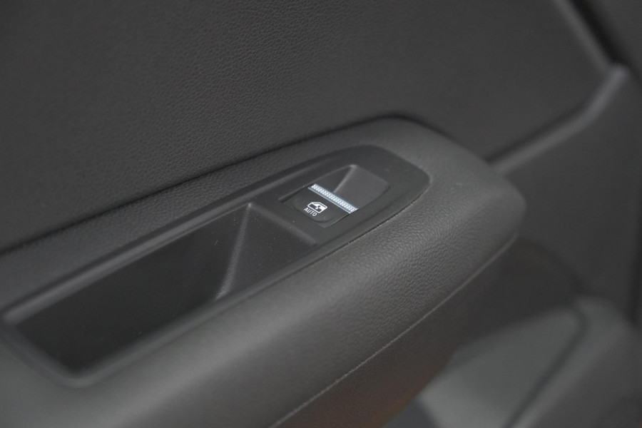 Renault Captur 1.6 E-Tech Plug-in Hybrid 160 Intens | Allseason Banden | Apple Carplay | Parkeersensoren