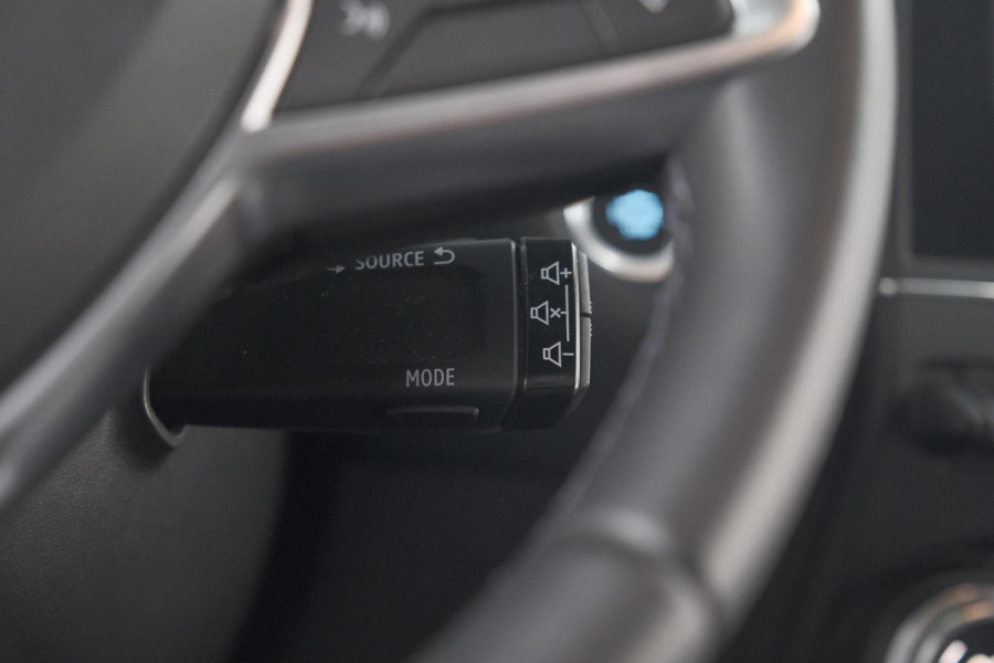 Renault Captur 1.6 E-Tech Plug-in Hybrid 160 Intens | Allseason Banden | Apple Carplay | Parkeersensoren