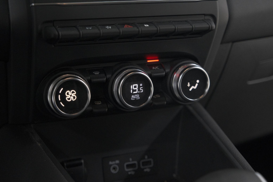 Renault Captur 1.6 E-Tech Plug-in Hybrid 160 Intens | Allseason Banden | Apple Carplay | Parkeersensoren