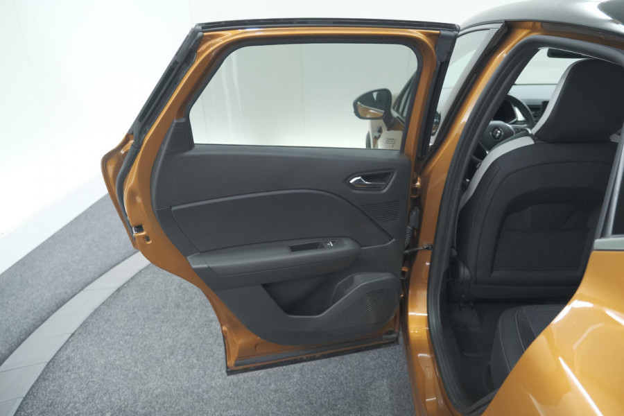 Renault Captur 1.6 E-Tech Plug-in Hybrid 160 Intens | Allseason Banden | Apple Carplay | Parkeersensoren