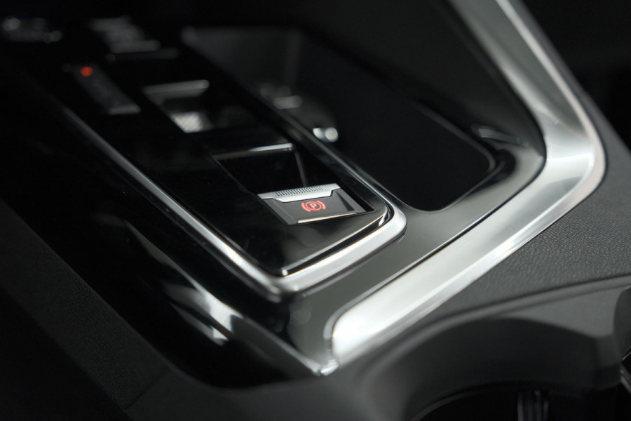 Peugeot 3008 1.6 HYbrid 225 Blue Lease Allure | Camera | Adaptieve Cruise Control | Dodehoekdetectie | Allseason Banden