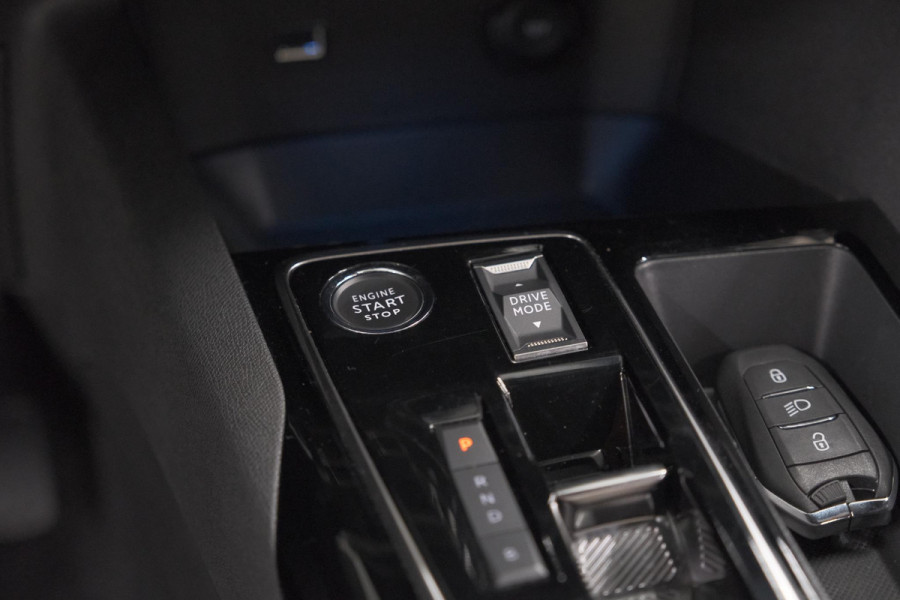 Peugeot 3008 1.6 HYbrid 225 Blue Lease Allure | Camera | Adaptieve Cruise Control | Dodehoekdetectie | Allseason Banden