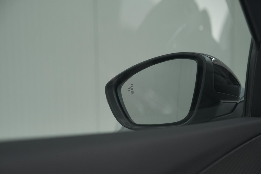 Peugeot 2008 PureTech 130 EAT8 GT | 360 Camera | Stoelmassage | Adaptieve Cruise Control | Dodehoekdetectie