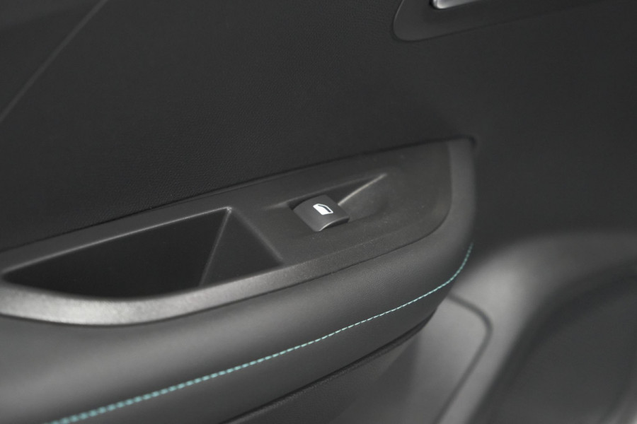 Peugeot 2008 PureTech 100 Allure Pack | Allseason Banden | Parkeersensoren | Apple Carplay