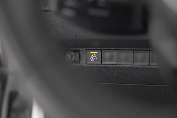 Peugeot 2008 PureTech 100 Allure Pack | Allseason Banden | Parkeersensoren | Apple Carplay