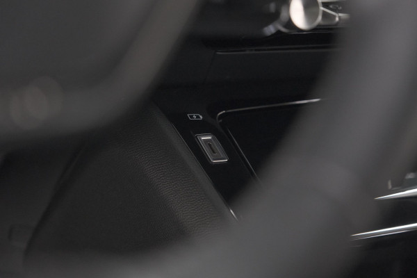 Peugeot 2008 PureTech 100 Allure Pack | Allseason Banden | Parkeersensoren | Apple Carplay