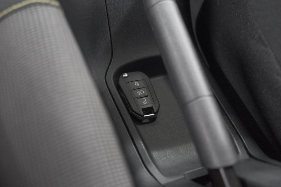 Citroën C3 PureTech 110 EAT6 Max | Apple Carplay | Parkeersensoren | Climate Control | 16 Inch Lichtmetalen Velgen