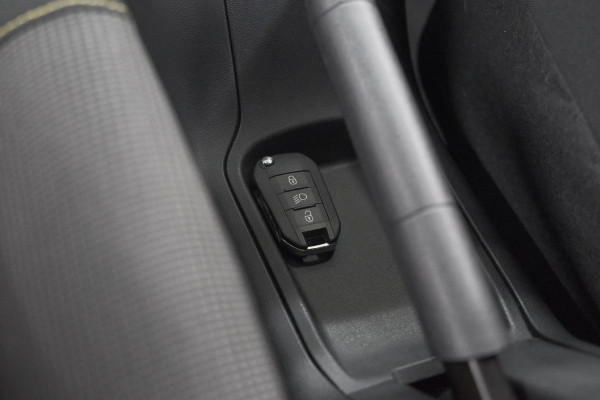 Citroën C3 PureTech 110 EAT6 Max | Apple Carplay | Parkeersensoren | Climate Control | 16 Inch Lichtmetalen Velgen