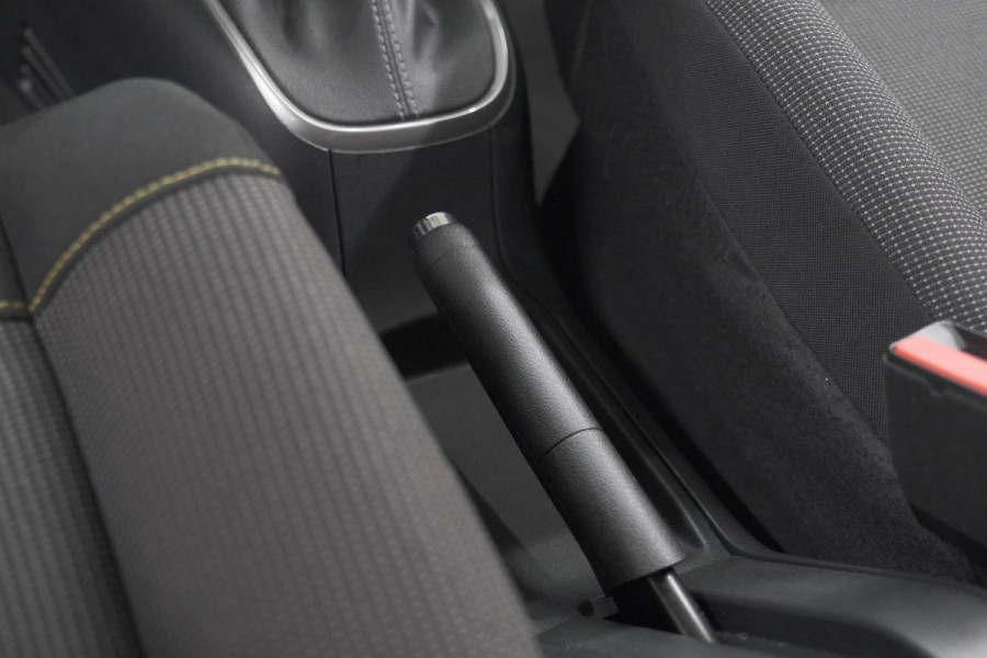 Citroën C3 PureTech 110 EAT6 Max | Apple Carplay | Parkeersensoren | Climate Control | 16 Inch Lichtmetalen Velgen