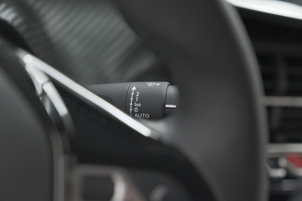 Peugeot 208 PureTech 100 Allure | Parkeersensoren | Navigatie | Apple Carplay