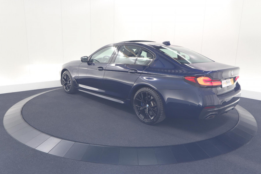 BMW 5 Serie 545e xDrive Business Edition Plus | M Sportpakket | Driving Assistant Professional | Harman Kardon Surround Sound System