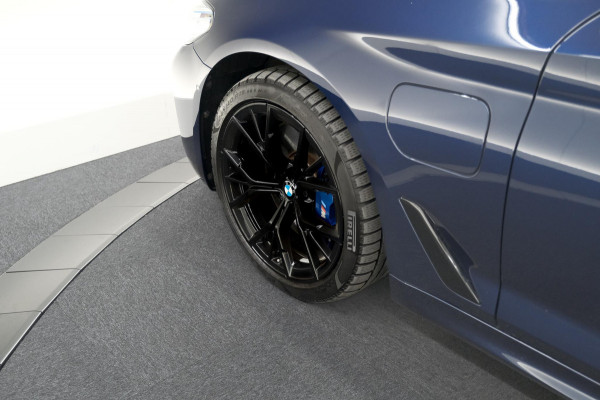 BMW 5 Serie 545e xDrive Business Edition Plus | M Sportpakket | Driving Assistant Professional | Harman Kardon Surround Sound System