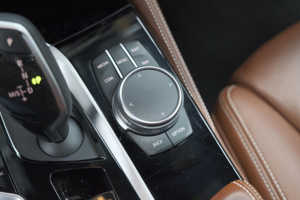 BMW 5 Serie 545e xDrive Business Edition Plus | M Sportpakket | Driving Assistant Professional | Harman Kardon Surround Sound System