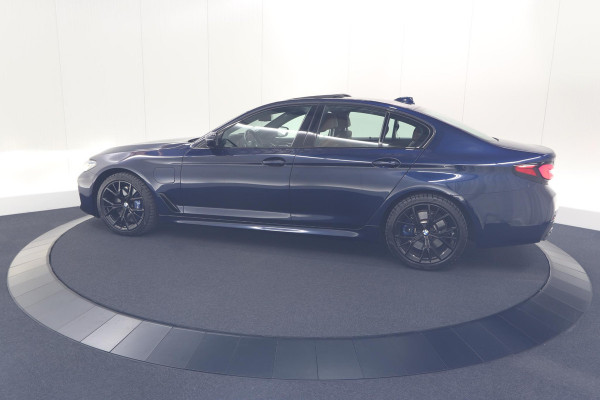 BMW 5 Serie 545e xDrive Business Edition Plus | M Sportpakket | Driving Assistant Professional | Harman Kardon Surround Sound System