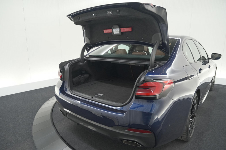 BMW 5 Serie 545e xDrive Business Edition Plus | M Sportpakket | Driving Assistant Professional | Harman Kardon Surround Sound System