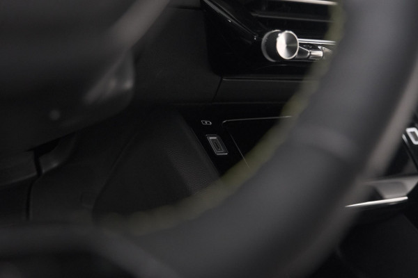 Peugeot 208 PureTech 100 GT Dark Edition | Camera | Navigatie | Apple Carplay | Parkeersensoren