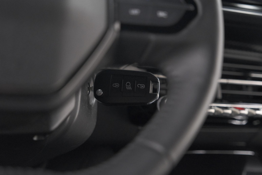 Peugeot 2008 PureTech 100 Allure | Camera | Navigatie | Parkeersensoren | Apple Carplay