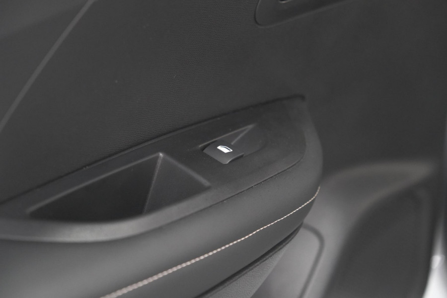 Peugeot 2008 PureTech 100 Allure | Camera | Navigatie | Parkeersensoren | Apple Carplay