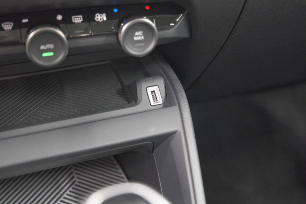 Citroën C4 Puretech 130 Plus | Camera | Apple Carplay | Parkeersensoren