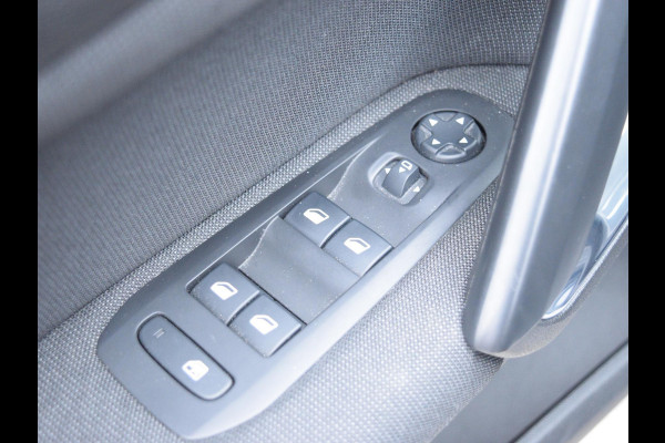 Peugeot 308 1.2 PureTech Allure NAVI & CARPLAY | PARKEERSENSOREN | E.C.C. |