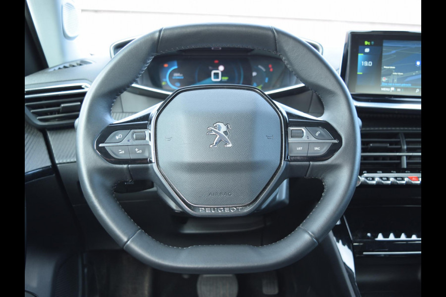 Peugeot e-2008 EV Allure Pack 50 kWh SOH 95% | STOELVERWARMING | CAMERA MET SENSOREN | NAVI & CARPLAY |