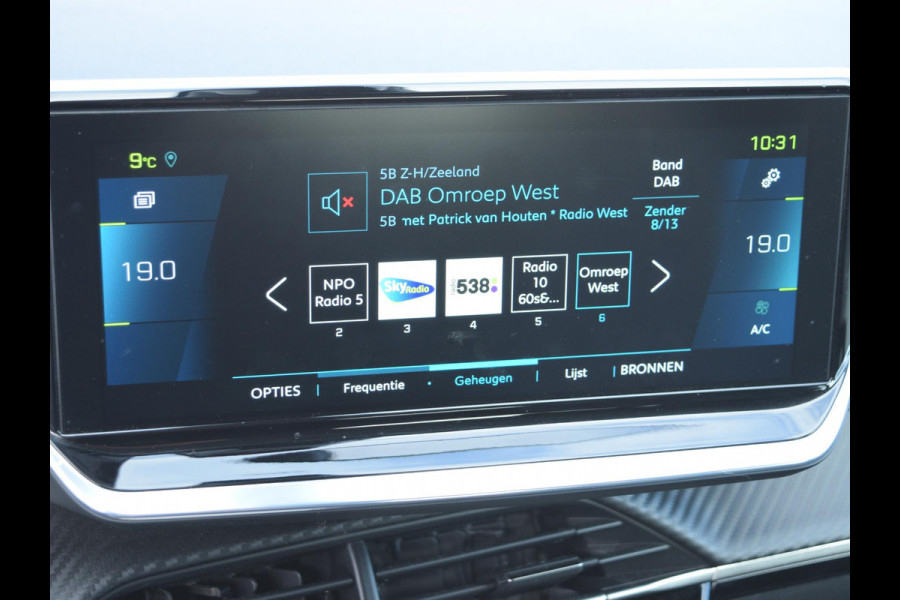 Peugeot e-2008 EV Allure Pack 50 kWh SOH 95% | STOELVERWARMING | CAMERA MET SENSOREN | NAVI & CARPLAY |