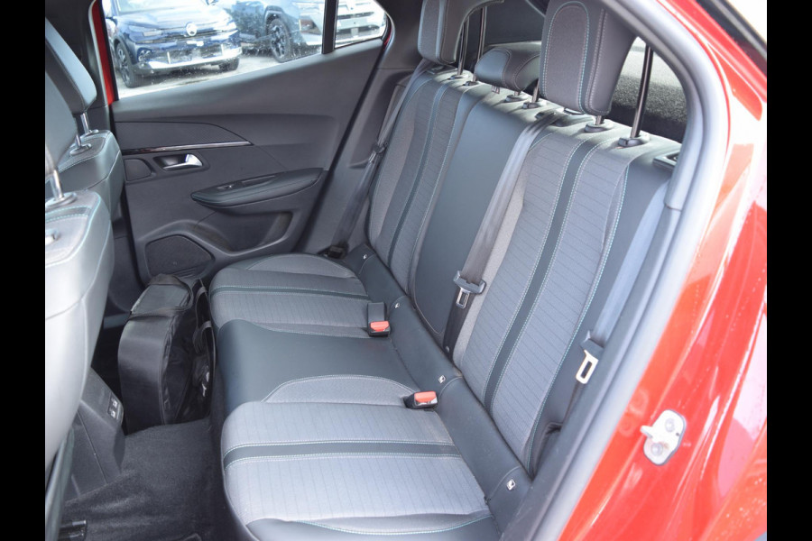 Peugeot e-2008 EV Allure Pack 50 kWh SOH 95% | STOELVERWARMING | CAMERA MET SENSOREN | NAVI & CARPLAY |