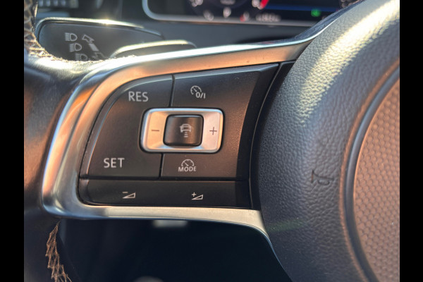 Volkswagen Golf Variant 1.5 TSI Highline Business R | DSG + Cruise + Pano |