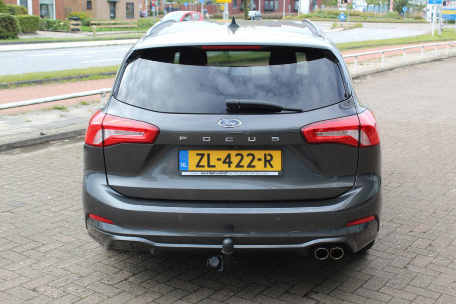 Ford FOCUS Wagon 1.0-125pk EcoBoost ST-Line AUTOMAAT ! Heel erg nette en goed onderhouden Ford Focus ST-Line wagon automaat. Volautm. airco dual, stoel-, stuur- en voorraamverw., camera, trekhaak, navigatie, telefoonvoorb., LM wln, cruise cntrl, skiluik etc., etc....