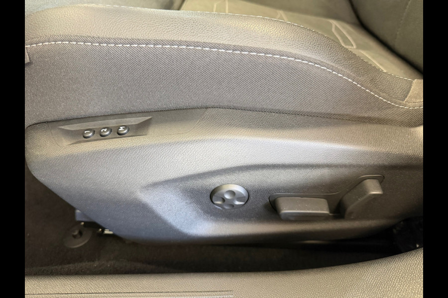 Opel Astra 1.2 TURBO GS 360 CAMERA PDC VOOR EN ACHTER MEMORY NAVI STOELVERWARMING STUURVERWARMING DODEHOEKBEWAKING LANE ASSIST