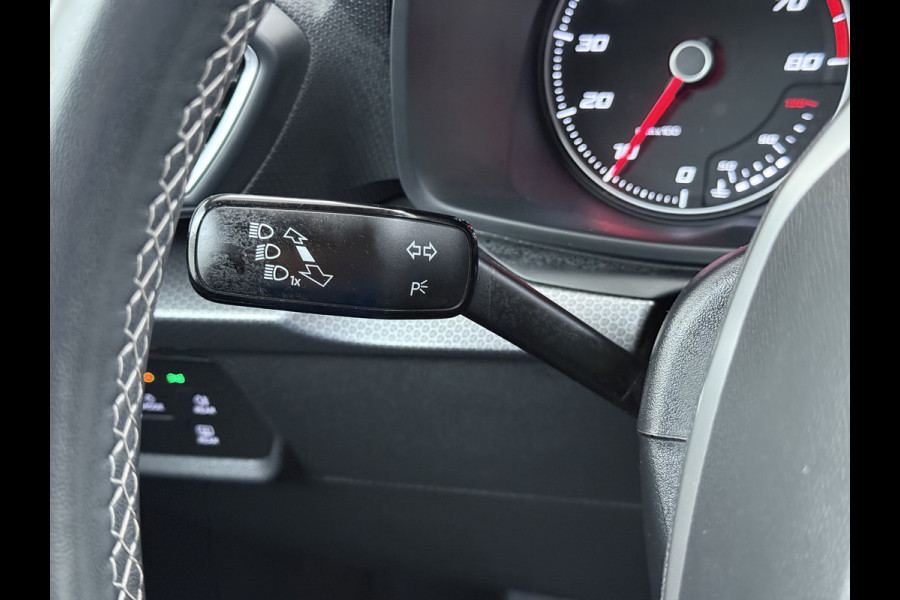 Seat Leon T 111pk Adap.Cruise Apple Carplay Android Camera Stoel+Stuurverwarming Pdc Navi* Ecc Business Lmv 19" Isofix DAB Led Front Assist Keyless-Go