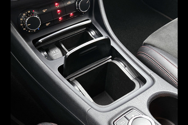 Mercedes-Benz CLA-Klasse 180 Business Solution AMG Upgrade Edition | NL-Auto | Perfect onderH | AchterCam | StoelverW| Etc