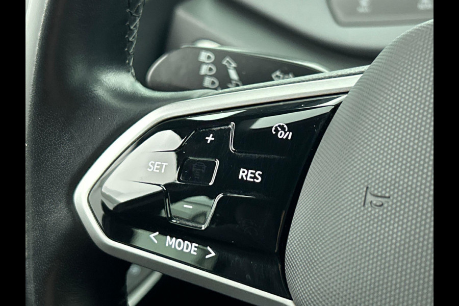 Volkswagen ID.3 Life 58 kWh Airco ECC Full LED Navi Carplay PDC VA+ Camera Adaptive Cruise Control 18" LM Velgen