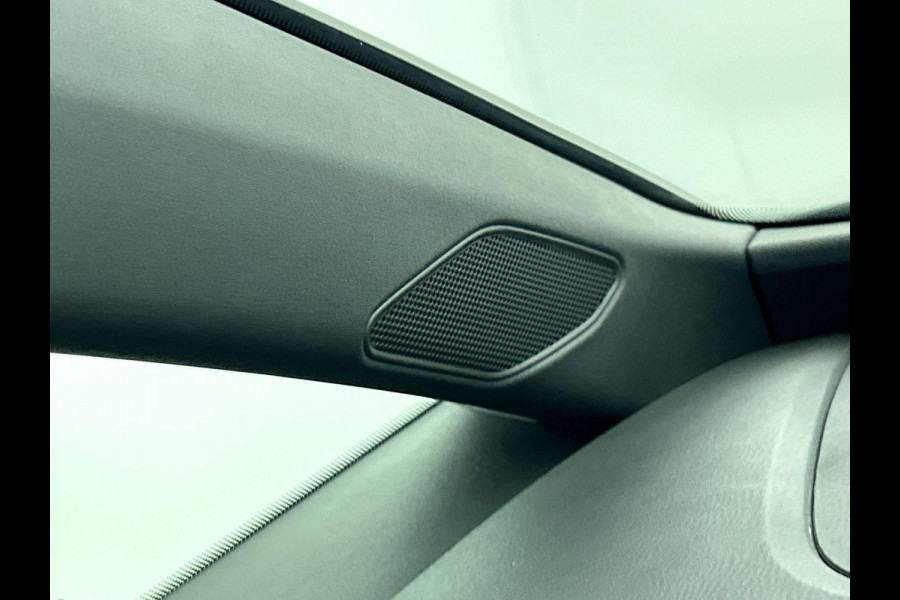 Volkswagen ID.3 Life 58 kWh Airco ECC Full LED Navi Carplay PDC VA+ Camera Adaptive Cruise Control 18" LM Velgen